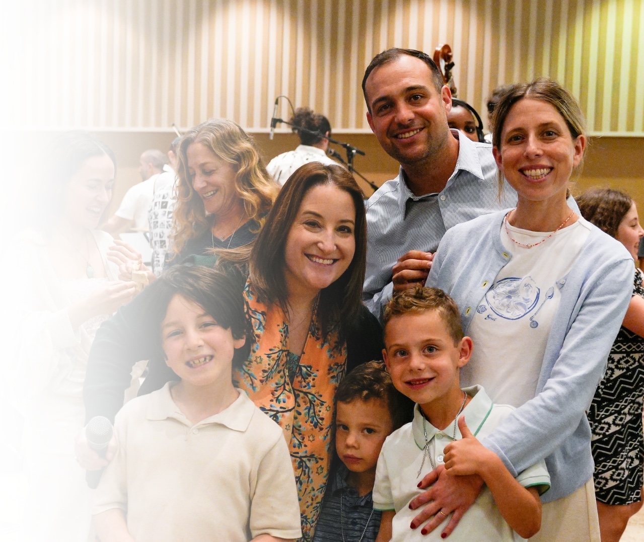 Temple Emanuel families gathering together in community
